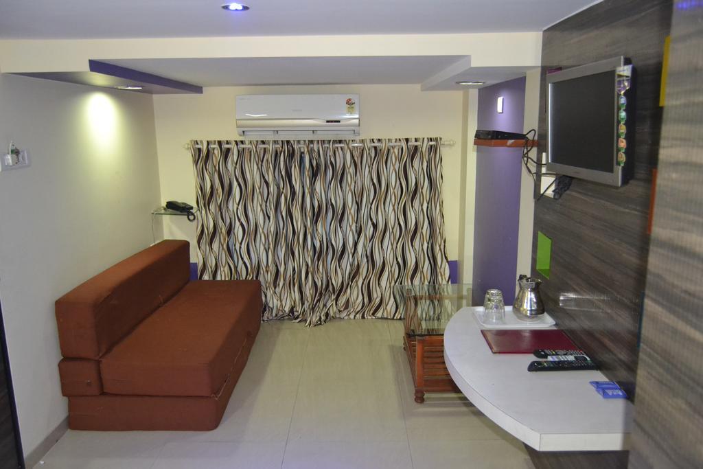 Hotel Blue Orchids Executive Bombay Eksteriør billede